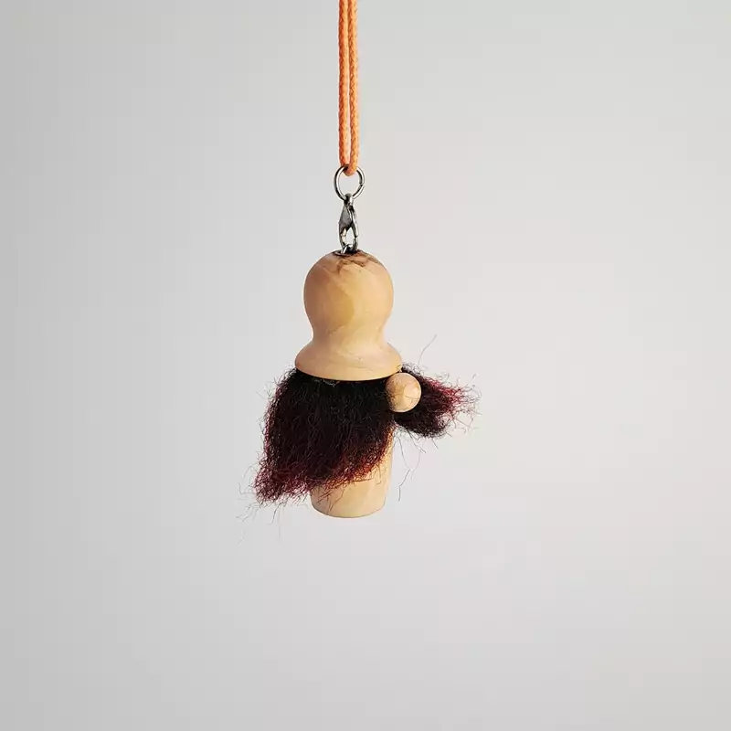 عروسک جلوی ماشین
