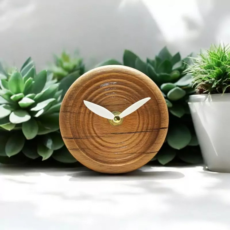 ساعت چوبی ساده و شیک