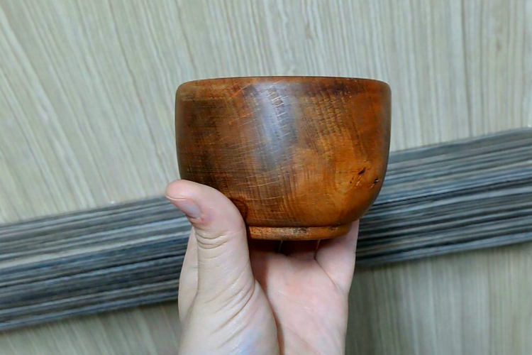 پیاله چوبی برای ترشی خوری